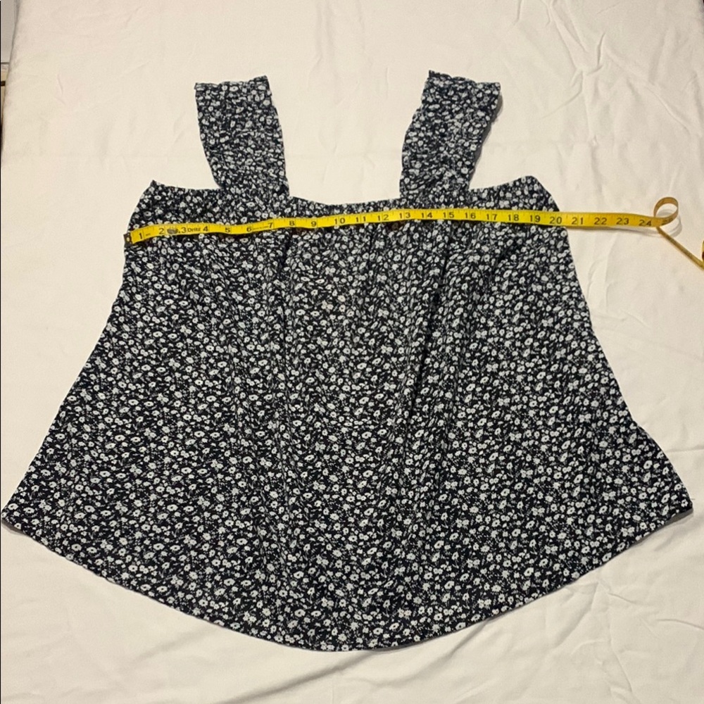 Fashion NWT Black and White floral Smocked Tank Top